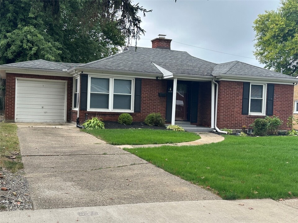 1034 Western Ln in Erie, PA - Building Photo