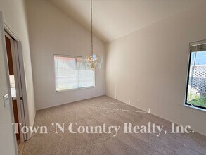 139 Greenbriar Way in Salinas, CA - Building Photo - Building Photo