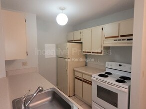 5956 Westgate Dr in Orlando, FL - Building Photo - Building Photo