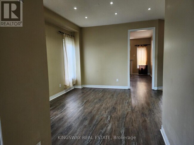 65 Pefferlaw Cir in Brampton, ON - Building Photo - Building Photo