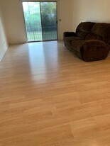 230 W Minnesota Ave, Unit 3 in Macclenny, FL - Building Photo