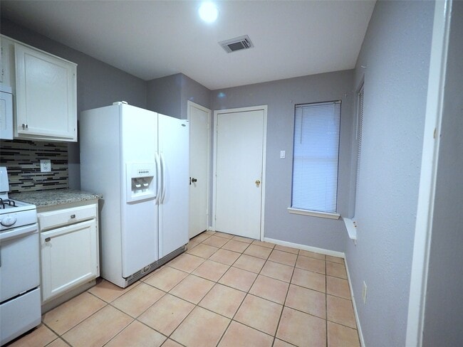 2812 Pickett Dr in League City, TX - Building Photo - Building Photo