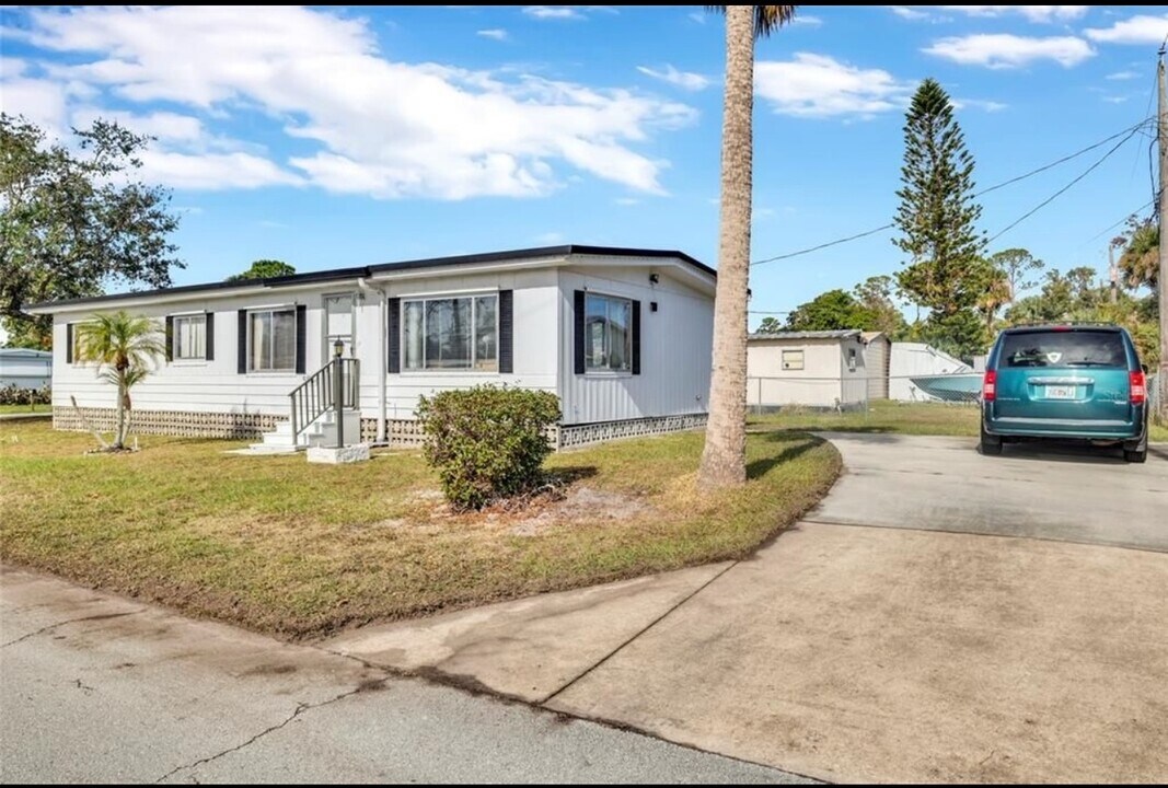 5364 Christiancy Ave in Port Orange, FL - Building Photo