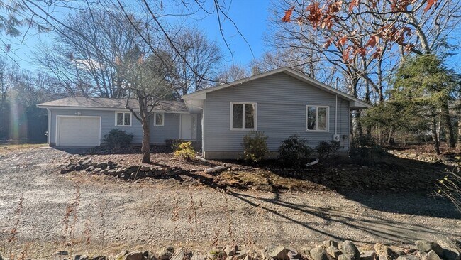 10 Sherwood Ave in Foxboro, MA - Building Photo - Building Photo