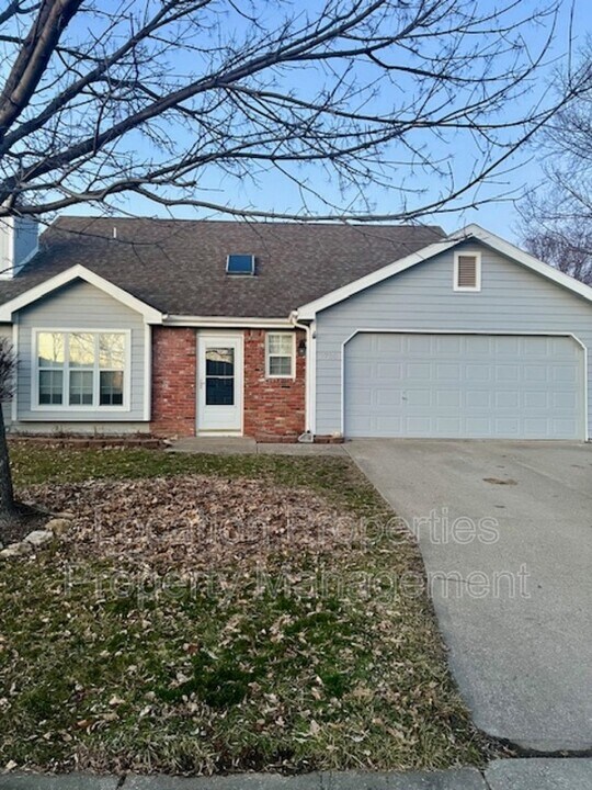 2730 Bluestem Dr in Lawrence, KS - Building Photo