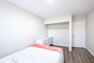 10724-10105 105 St NW in Edmonton, AB - Building Photo - Building Photo