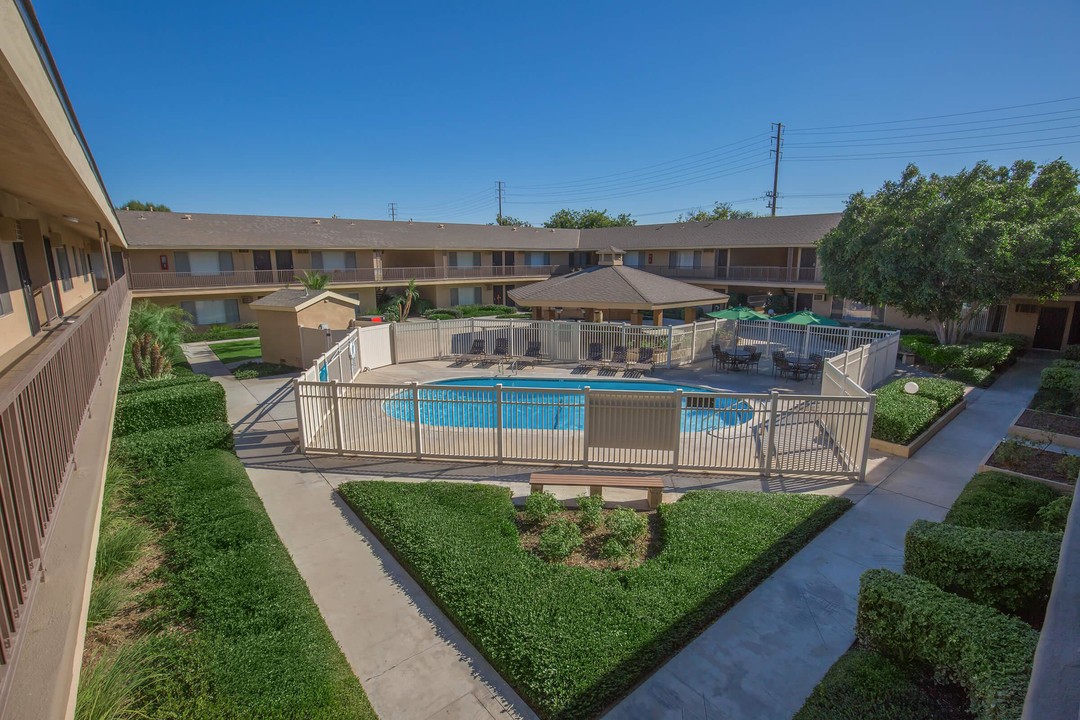 Orleans Apartment Homes in Anaheim, CA - Foto de edificio