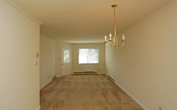 Strawberry Ridge Apartments in Waterford, NY - Foto de edificio - Interior Photo