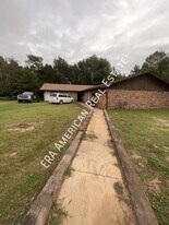 68 Twin Trees Dr in Defuniak Springs, FL - Building Photo