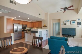 10414 Scripps Poway Pkwy in San Diego, CA - Foto de edificio - Building Photo