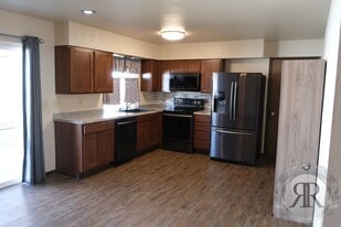 204 S 75th Pl in Yakima, WA - Building Photo