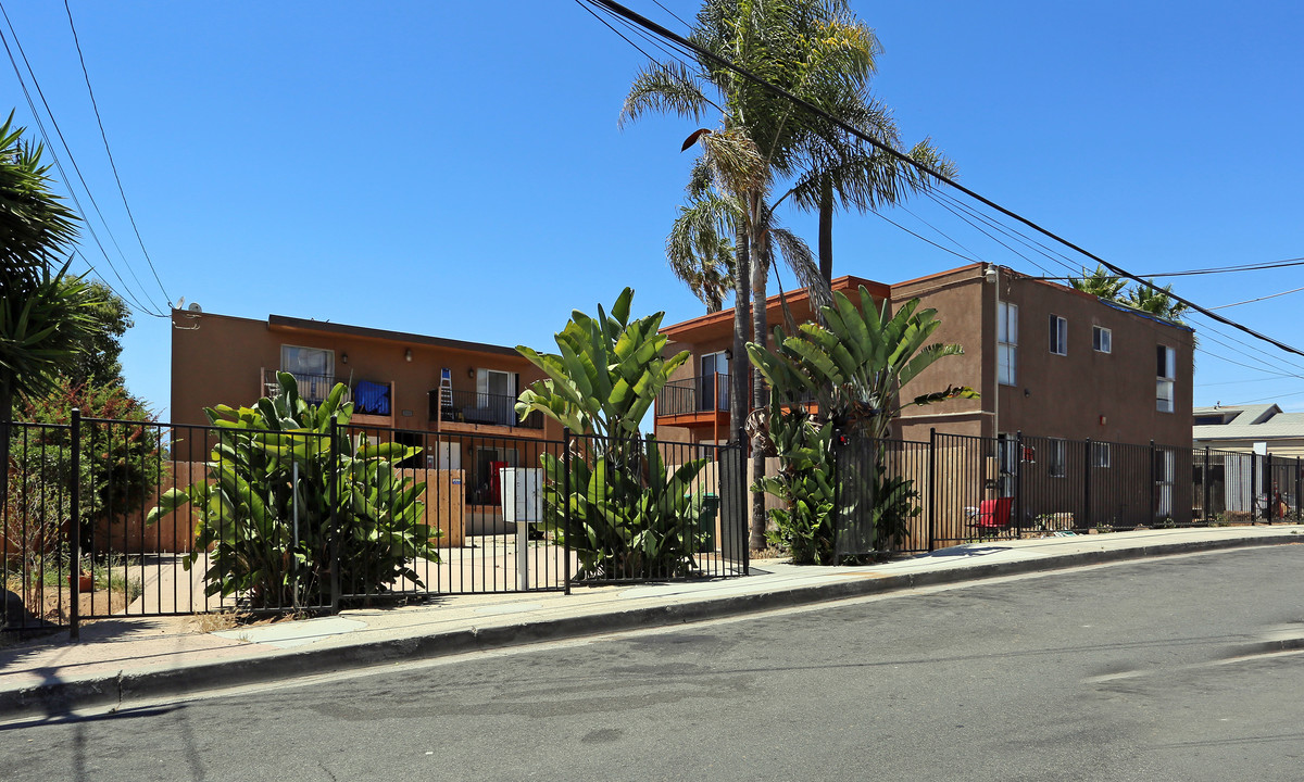 813 Carey Rd in San Diego, CA - Building Photo