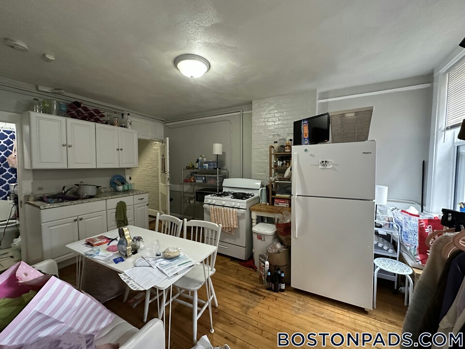 161 Endicott St in Boston, MA - Building Photo