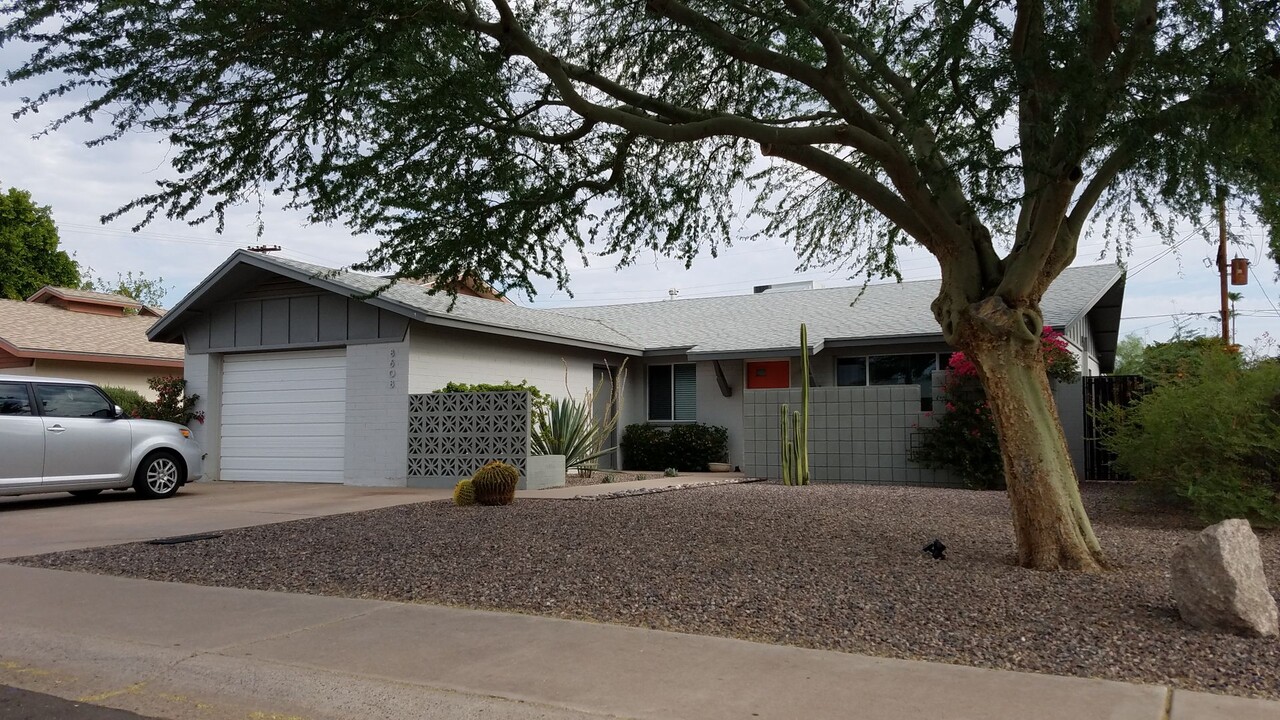 8608 E Solano Dr in Scottsdale, AZ - Building Photo