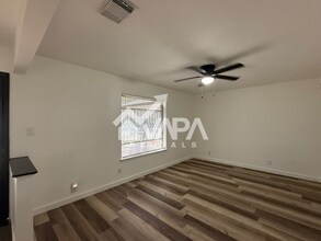 217 Avenue E in Converse, TX - Building Photo - Building Photo