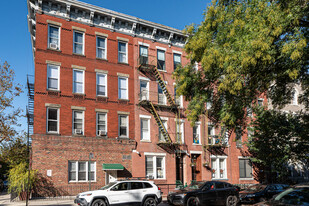 77 N Henry St in Brooklyn, NY - Building Photo