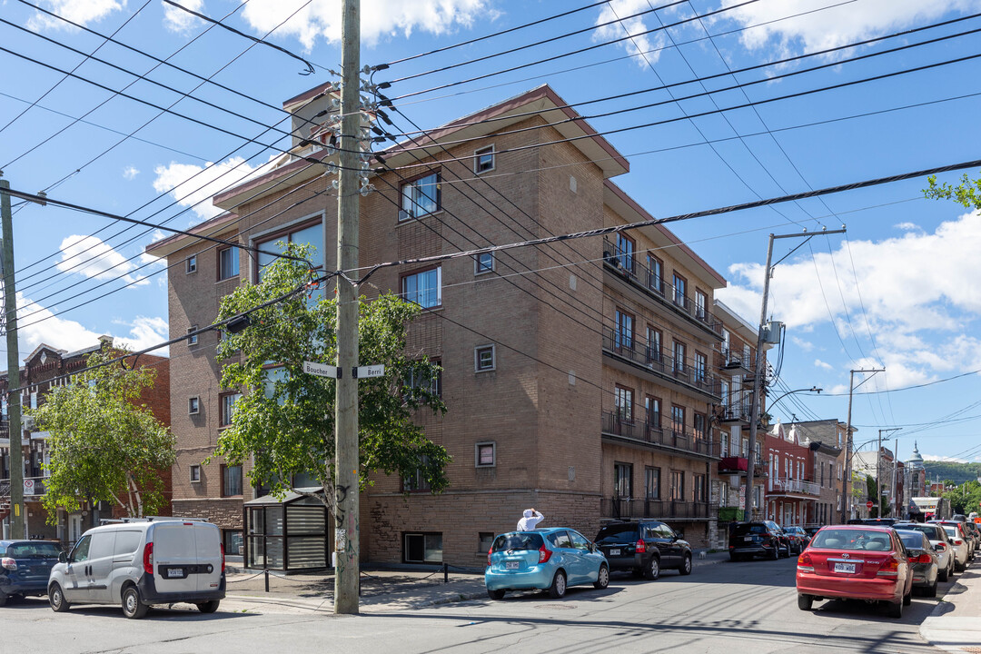 5240 Berri in Montréal, QC - Building Photo