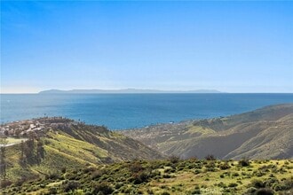3253 Alta Laguna Blvd in Laguna Beach, CA - Building Photo - Building Photo