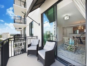 10 Aragon Ave-Unit -1206 in Coral Gables, FL - Building Photo - Building Photo