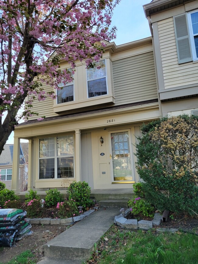 property at 2681 McGuffeys Ct