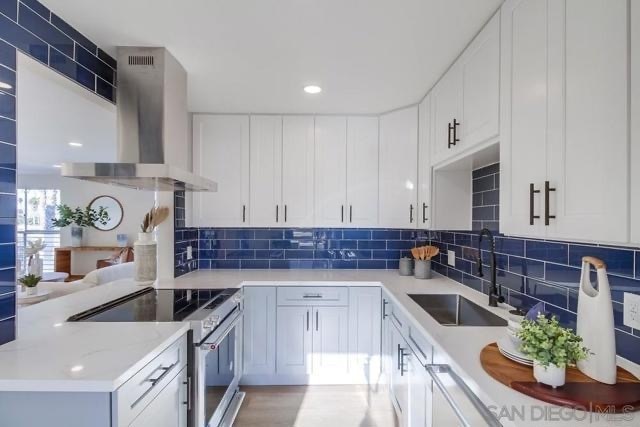 5015 Cape May Ave, Unit 211 in San Diego, CA - Building Photo - Building Photo