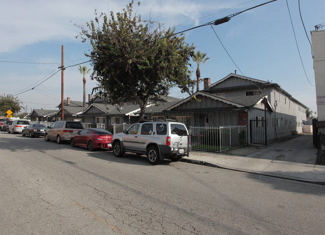 6416-6500 Bear Ave in Bell, CA - Building Photo - Building Photo