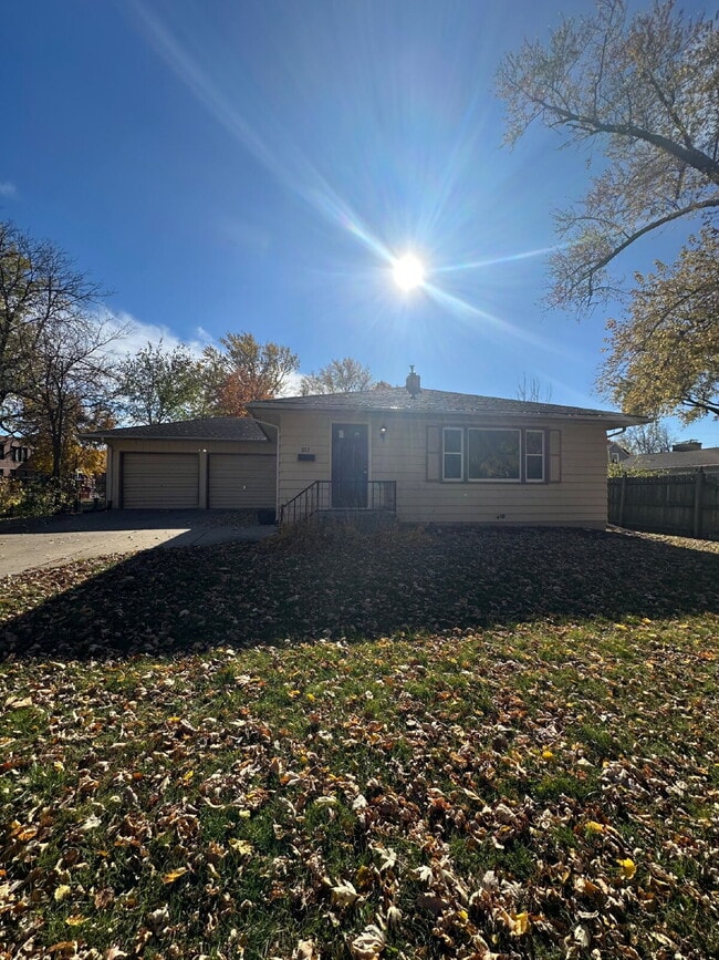 1112 E Memorial Dr in Janesville, WI - Building Photo - Building Photo