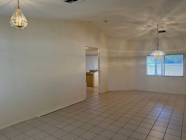 7917 E Waverly St in Tucson, AZ - Foto de edificio - Building Photo