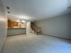 1207 Brookdale Dr in Carpentersville, IL - Building Photo - Building Photo