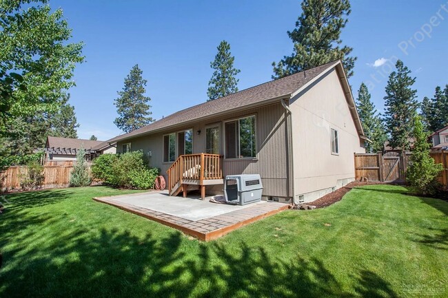 19845 Porcupine Dr in Bend, OR - Building Photo - Building Photo