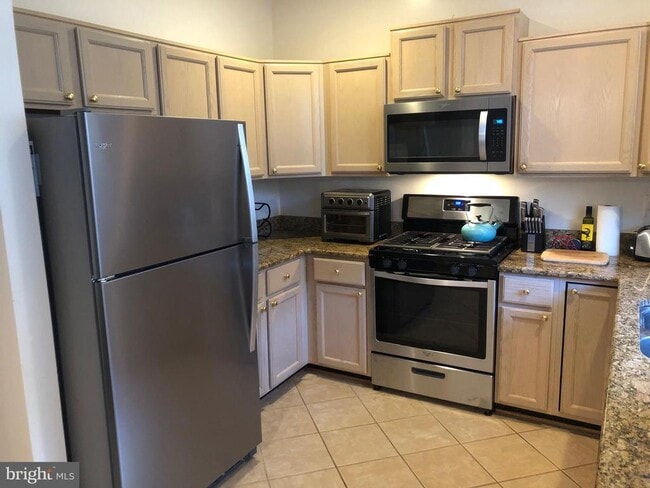 2463 Clover Field Cir in Herndon, VA - Building Photo - Building Photo