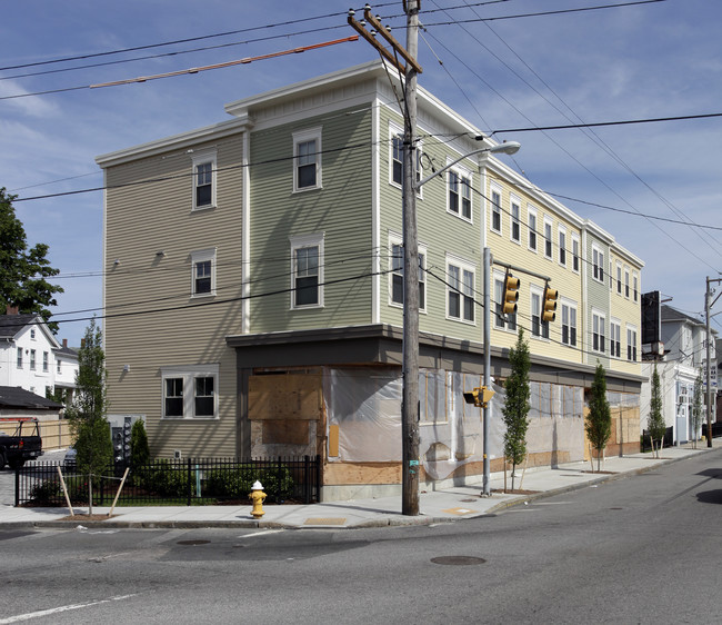 204 Broad St in Pawtucket, RI - Building Photo - Building Photo