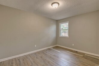 1900 Labette Manor Dr in Little Rock, AR - Building Photo - Building Photo
