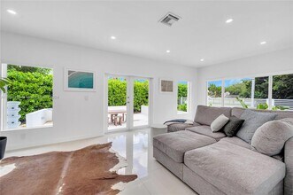 741 NE 87th St in El Portal, FL - Building Photo - Building Photo