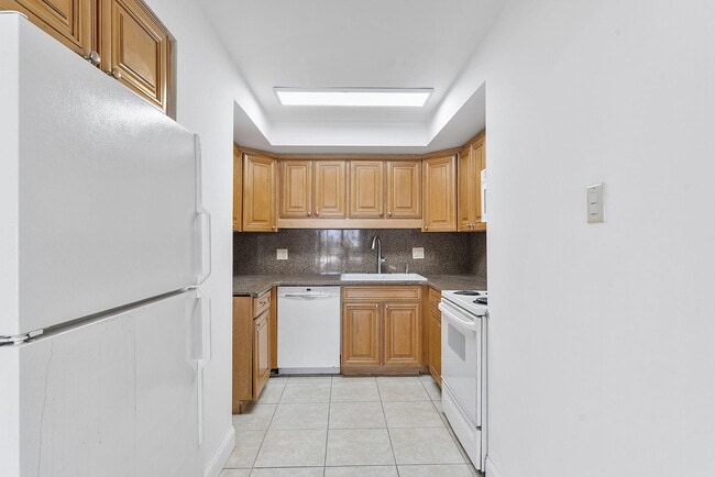 510 Lake Shore Dr in West Palm Beach, FL - Building Photo - Building Photo