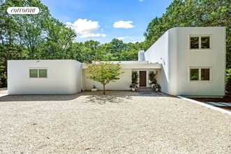 45 Peconic Hills Dr in Southampton, NY - Building Photo - Building Photo