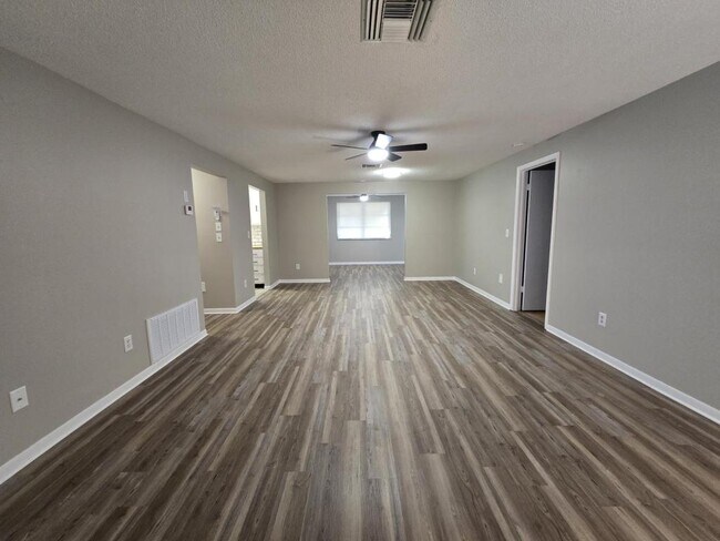 9310 Marler Rd in Spring Hill, FL - Building Photo - Building Photo