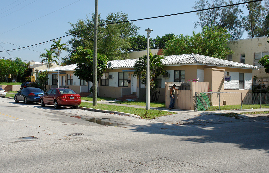 301 SW 19th Rd in Miami, FL - Building Photo