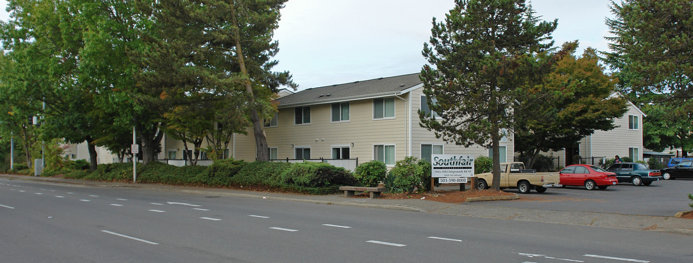 1901-1983 Fairgrounds Rd NE in Salem, OR - Building Photo