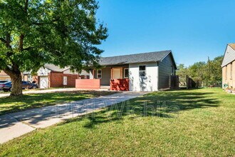 1147 Inverness Dr in Wichita, KS - Building Photo - Building Photo