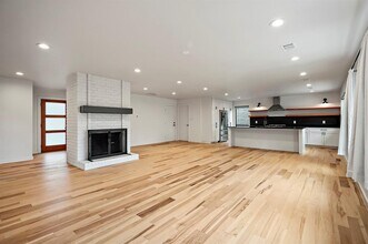 7700 Manassas Dr in Austin, TX - Foto de edificio - Building Photo