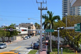 300 74th St in Miami Beach, FL - Building Photo