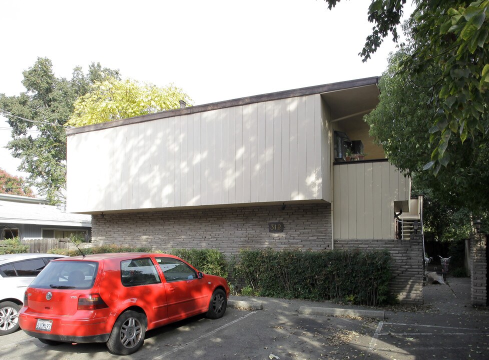312 K St in Davis, CA - Foto de edificio