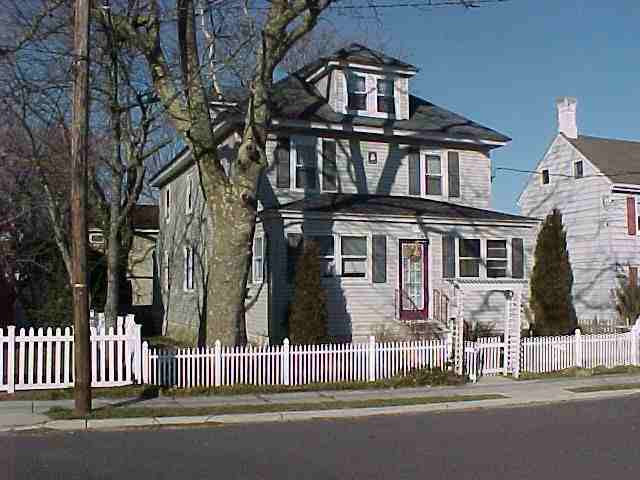 137-139 Eldridge Ave in Cape May, NJ - Building Photo