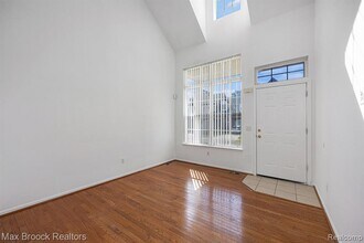 4899 Green Ct in Shelby Township, MI - Building Photo - Building Photo