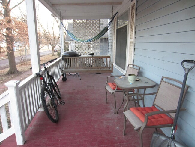 1317 Rhode Island St, Unit 1 in Lawrence, KS - Foto de edificio - Building Photo