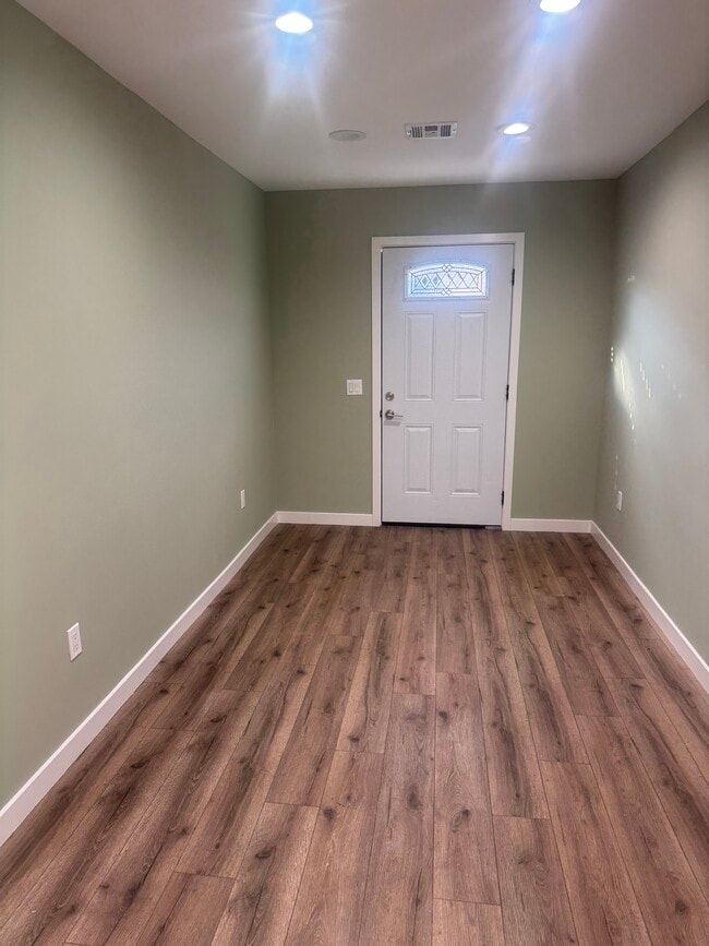 1429 E 82nd St, Unit B in Los Angeles, CA - Building Photo - Building Photo