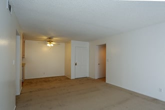 Arbor Apartments in Moreno Valley, CA - Foto de edificio - Interior Photo