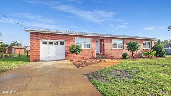 1211 W 12th St in Panama City, FL - Building Photo - Building Photo