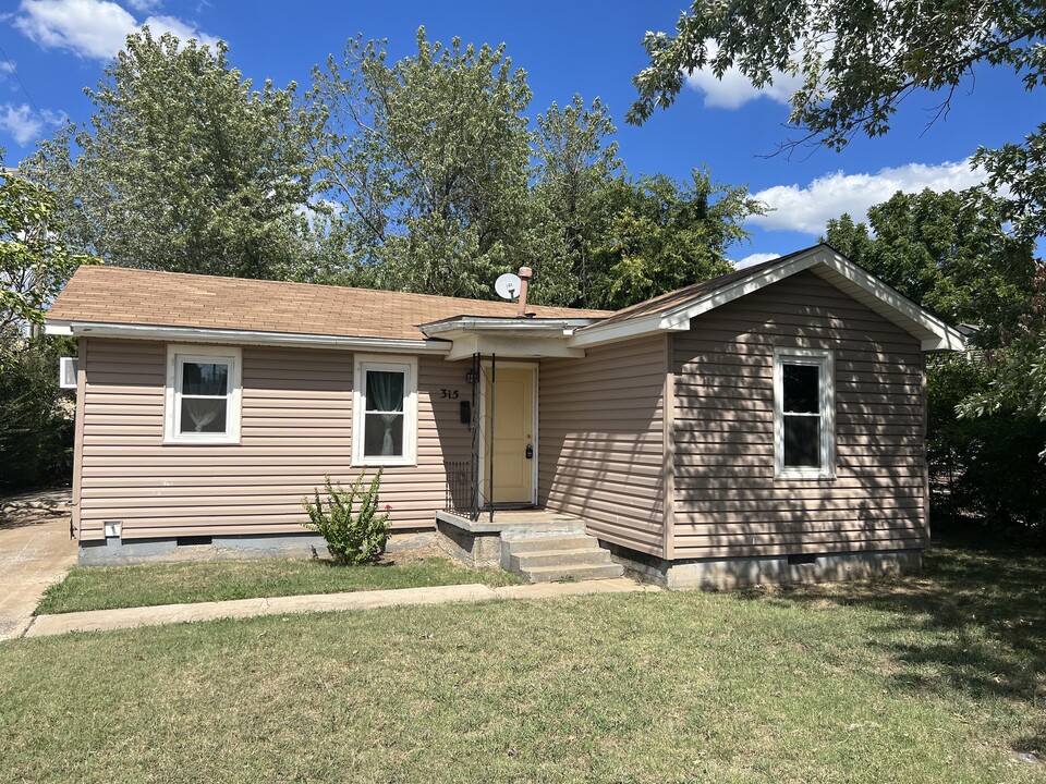 315 W Lilac Ln in Midwest City, OK - Building Photo